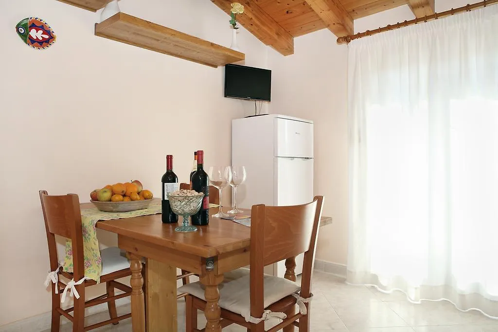 Adriana Casa Vacanze Mare Etna Sicilia أتشيريالي 0*,  إيطاليا